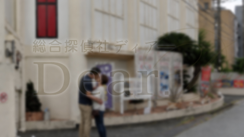 一宮御坂のホテルでキスをするカップル1